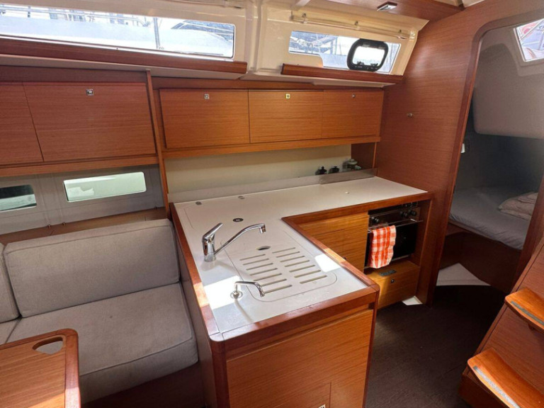 Ein Dufour Dufour 390 (3 cab.) mieten in Álimos
