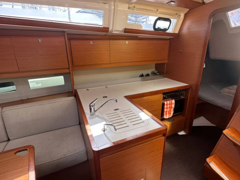 Ein Dufour Dufour 390 (3 cab.) mieten in Álimos