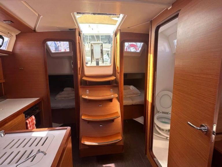 Segelboot mieten in Álimos - Dufour Dufour 390 (3 cab.)