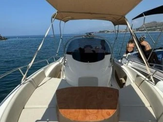 Ein Romar Bermuda 690 mieten in Porto di Salerno