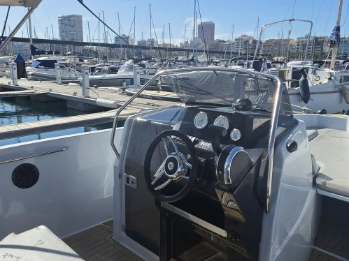 Ein Nuva Nuva M6 Open mieten in Alicante