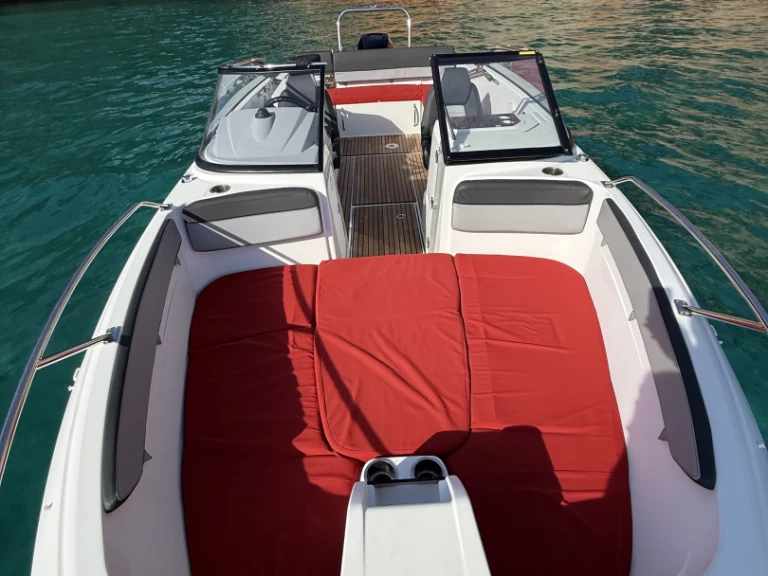 YachtCharter in Saint-Cyr-sur-Mer - Jeanneau Cap Camarat 7.5 BR auf SamBoat