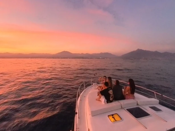 Ein Sea Ray Sea Ray 370 Sundancer mieten in Marbella