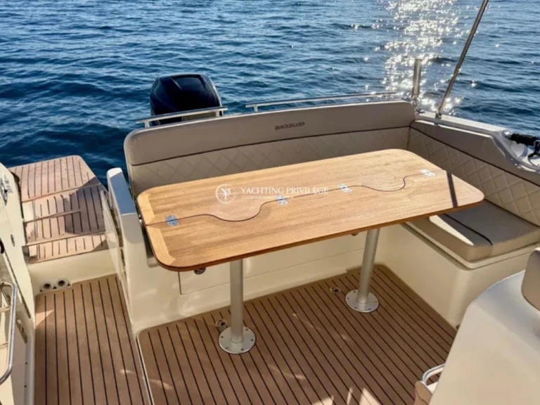 Ein Quicksilver Activ 875 Sundeck mieten in Marseille