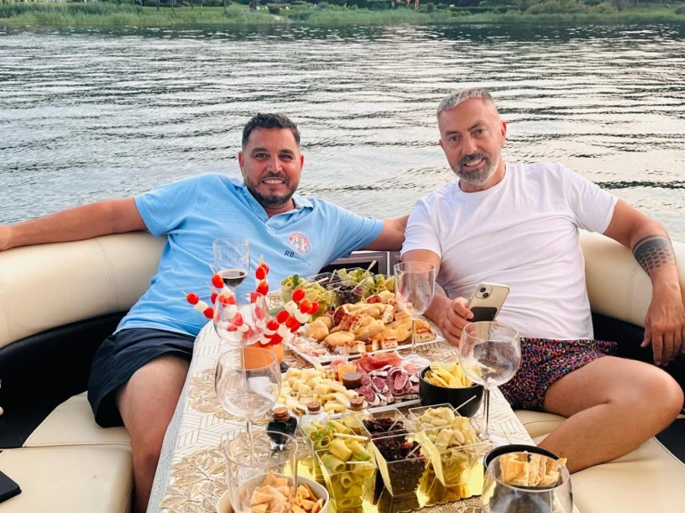 Vermietung Motorboot Pontoon mit Führerschein