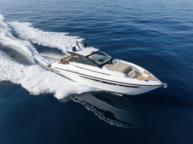 Motorboot mit oder ohne Skipper Ryo mieten in Neapel