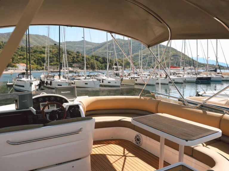 Vermietung Motorboot Princess mit Führerschein