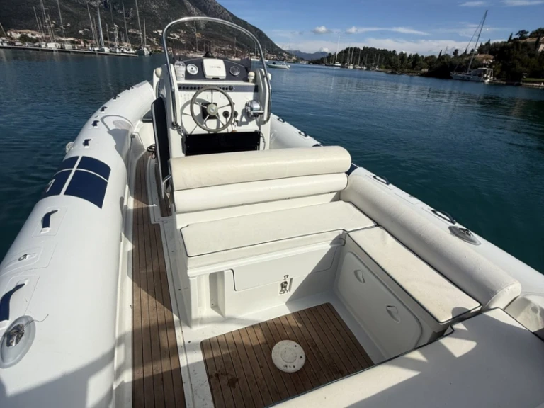 Schlauchboot mieten in Anávyssos - Bwa  Flyer