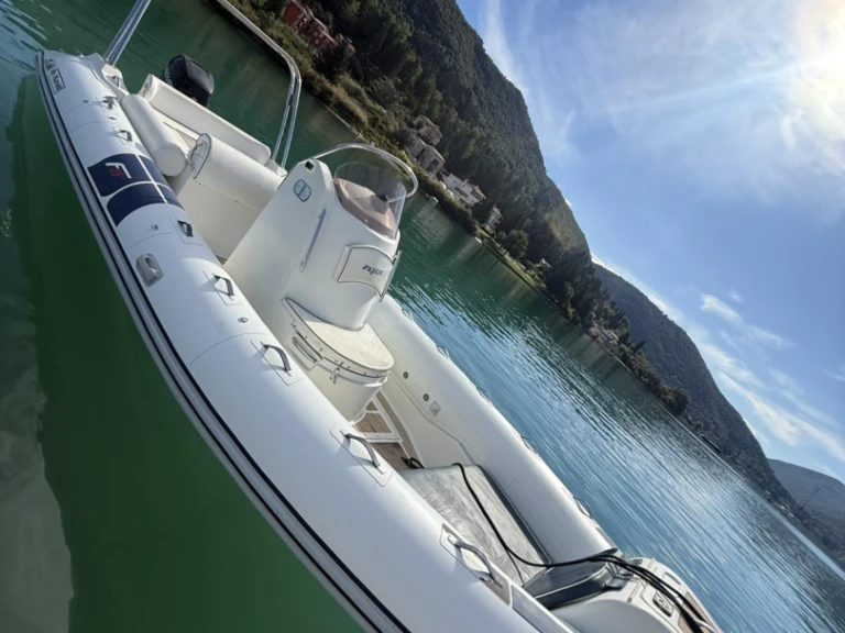 Bootsverleih Bwa  Flyer Anávyssos Samboat