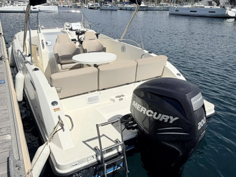 Quicksilver Activ 675 Open mieten Saint-Raphaël