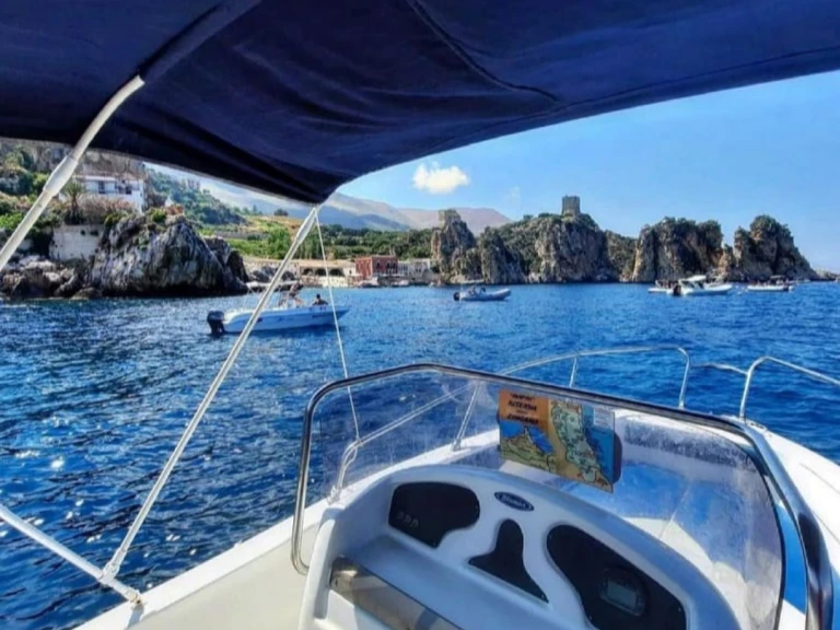 Motorboot mit oder ohne Skipper tancredi mieten in Castellammare del Golfo