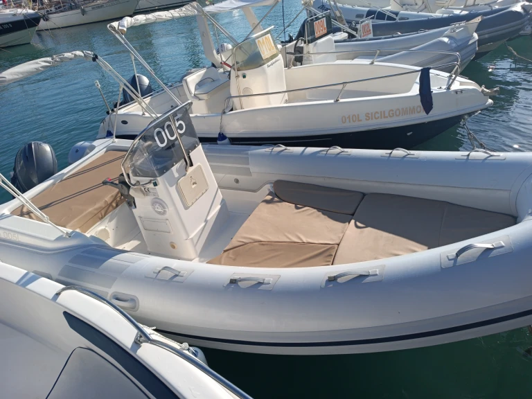 Ein Nautica Led Nautica Led 590 mieten in Castellammare del Golfo