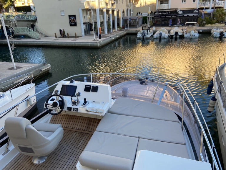 Bootsverleih Prestige Yachts 420 FLY Saint-Raphaël Samboat