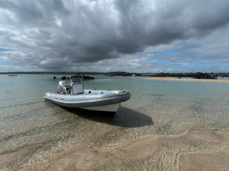 YachtCharter in Saint-Quay-Portrieux - Lomac Beluga 24 auf SamBoat