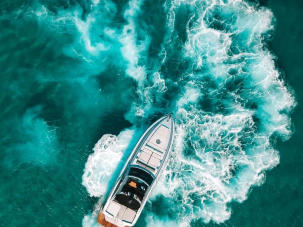 Vermietung Motorboot Pershing mit Führerschein