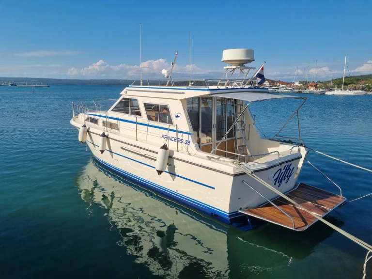 Vermietung Motorboot Princess mit Führerschein