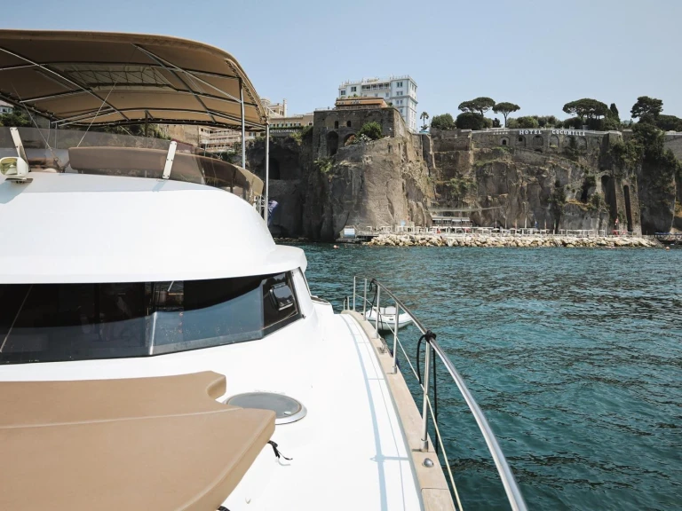 Ein Fountaine Pajot Cumberland 47 LC mieten in Marina di Stabia