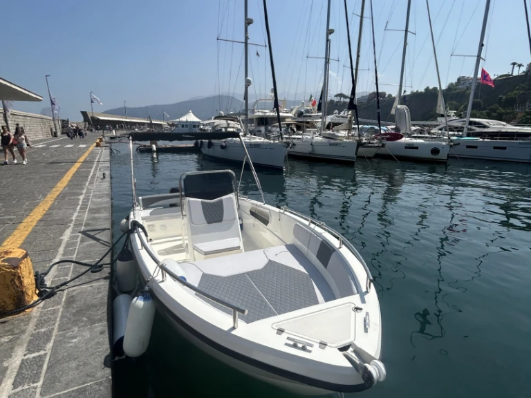 Motorboot mieten in Castellammare di Stabia zum besten Preis
