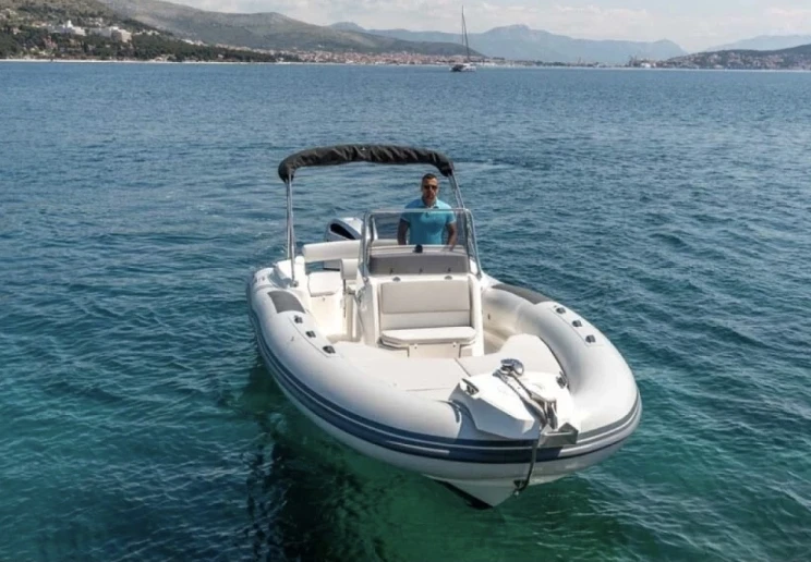 Schlauchboot mit oder ohne Skipper Wellcraft mieten in Fréjus