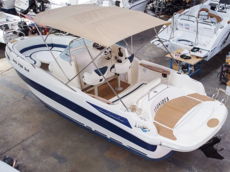 Vermietung Motorboot Rio mit Führerschein