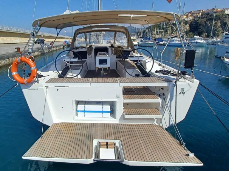 Segelboot mit oder ohne Skipper Dufour mieten in Rodi Garganico