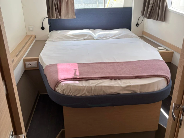 YachtCharter in Furnari - Fountaine Pajot Astrea 42 auf SamBoat