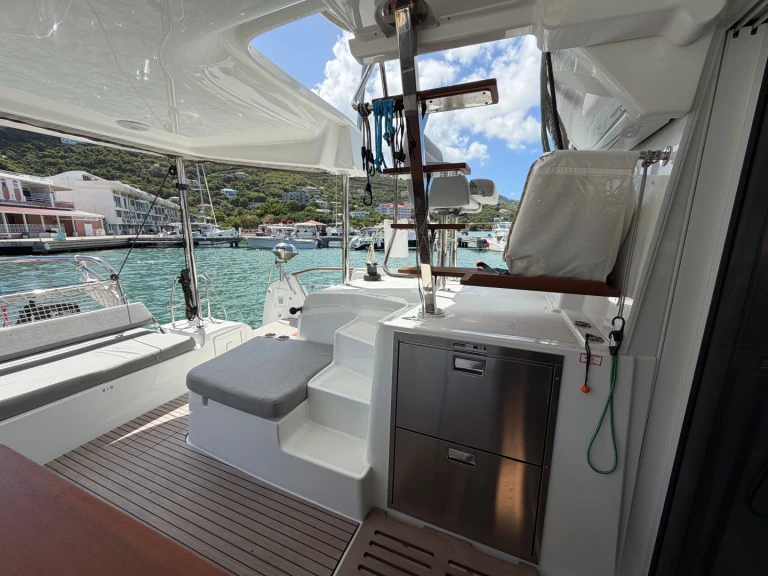 Ein Lagoon Lagoon 43 (Owners Version) mieten in Road Town