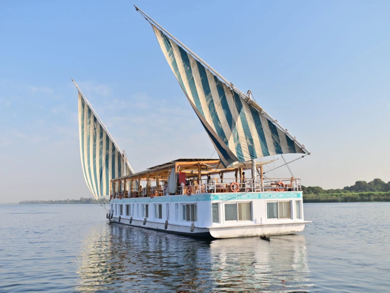 Ein Custom Made Dahabiya mieten in Assuan