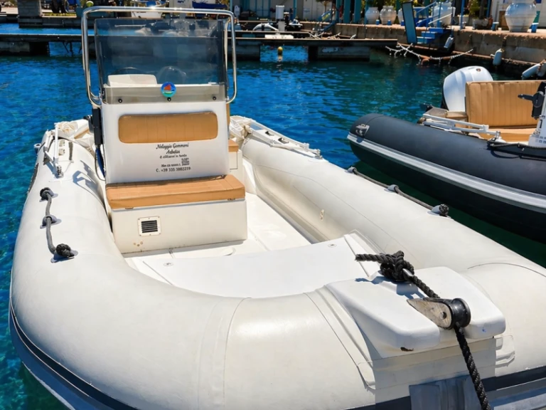 Schlauchboot mieten in Arbatax zum besten Preis