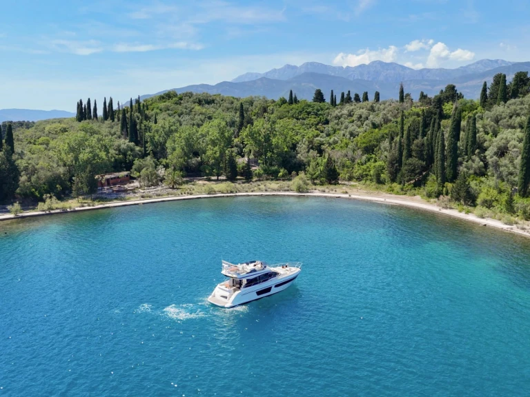 Yacht mit oder ohne Skipper Azimut mieten in Tivat