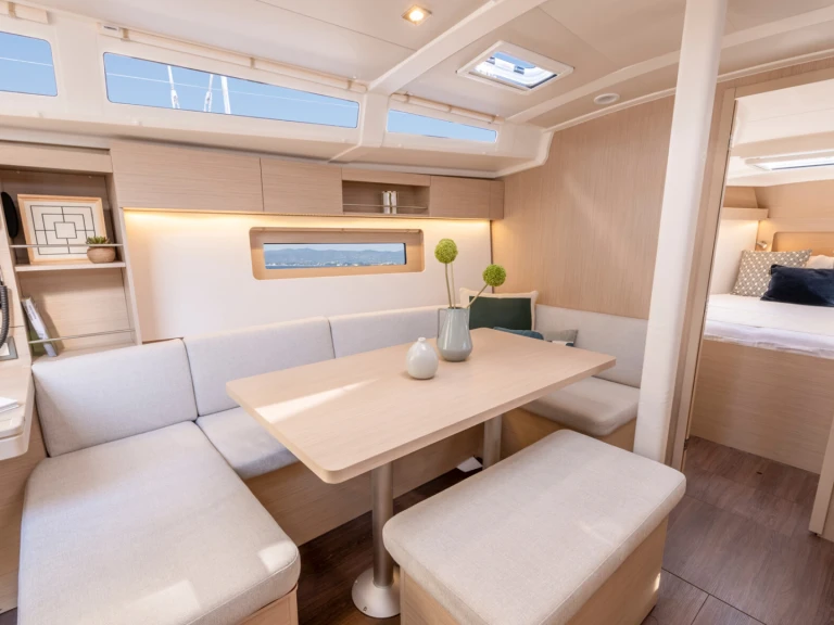 Segelboot mieten in Palma de Mallorca - Oceanis 37.1 firts line