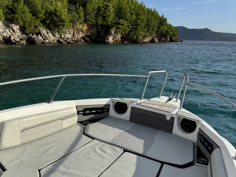 Vermietung Motorboot Karnic mit Führerschein