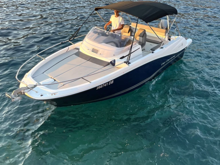 Ein Jeanneau Cap Camarat 6.5 WA Serie 3 mieten in Dubrovnik