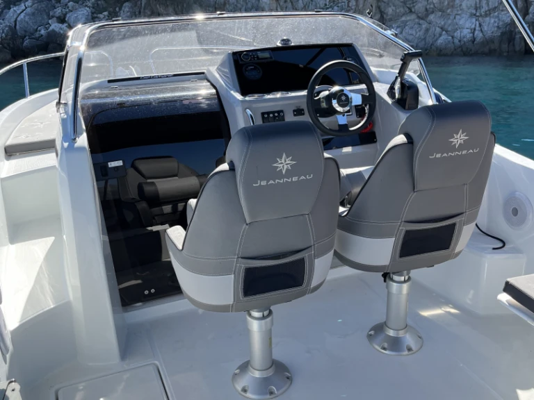 Motorboot mit oder ohne Skipper Jeanneau mieten in Dubrovnik