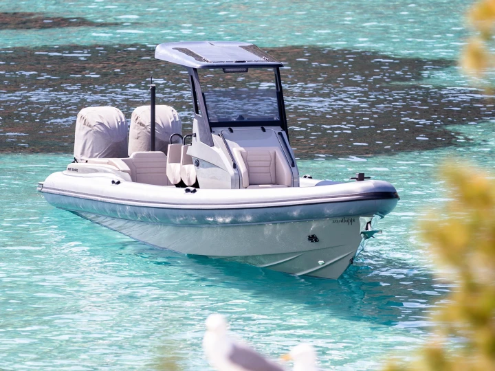 Ein Rock Marine Rock 30 mieten in Álimos