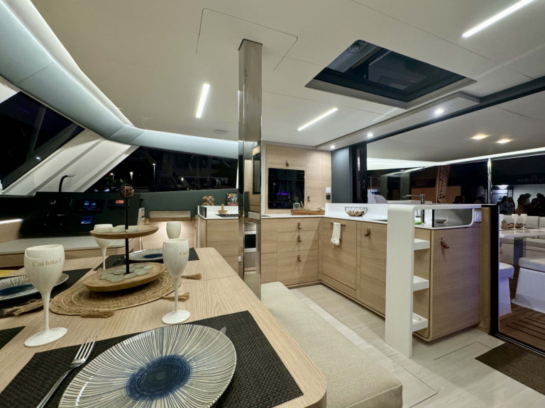 Vermietung Katamaran Aventura mit Führerschein