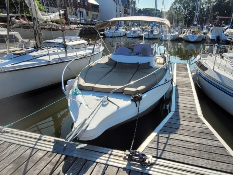 Ein B2 Marine B2 Marine 672 Sun Deck mieten in Saint-Philibert