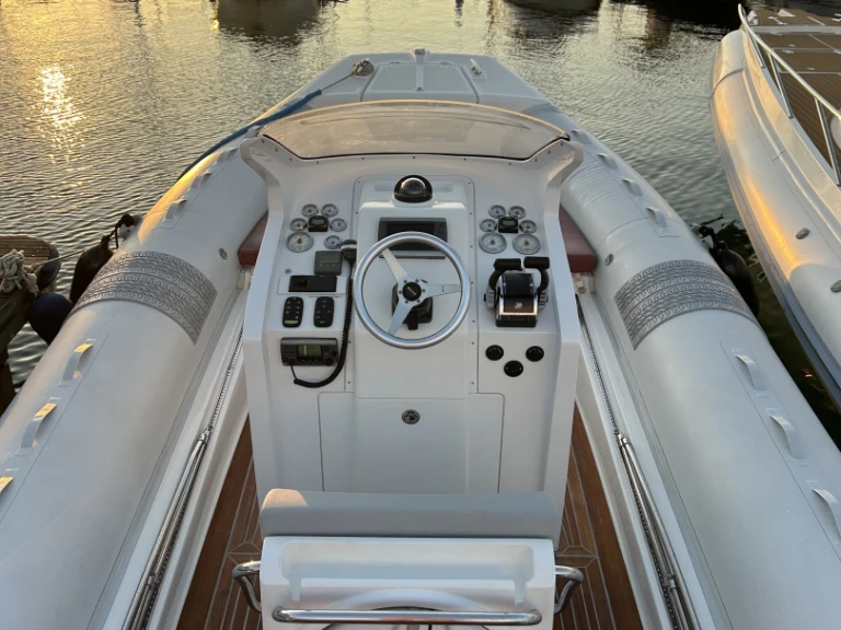 Boot mieten Castellammare di Stabia günstig Pzero 880 Sport