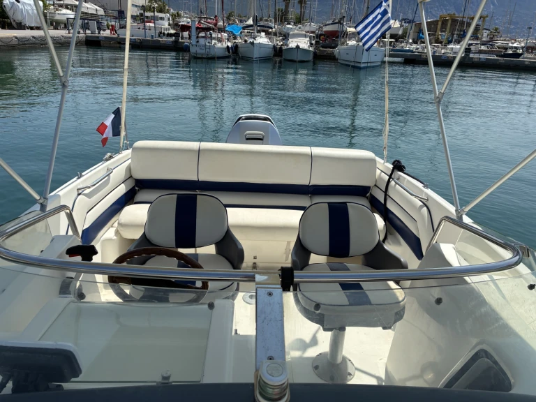 Motorboot mit oder ohne Skipper Kelt mieten in Kalamata