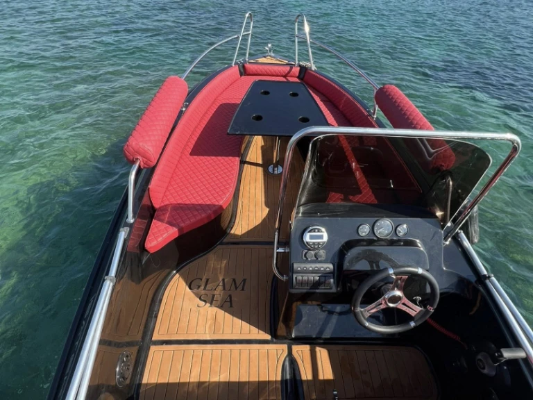 Ein ISATEK TEKNE COBRA 495 mieten in Glyfáda