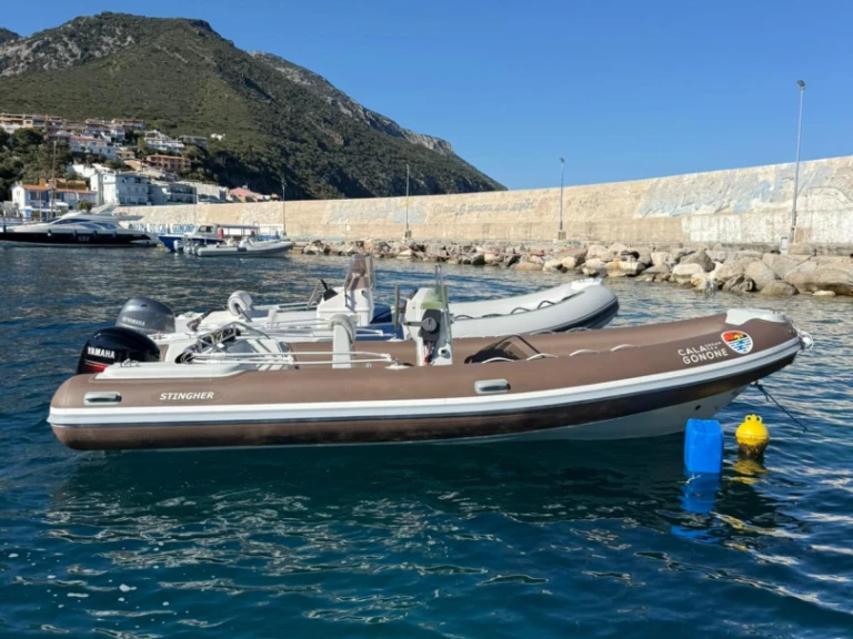 Schlauchboot mieten in Cala Gonone zum besten Preis