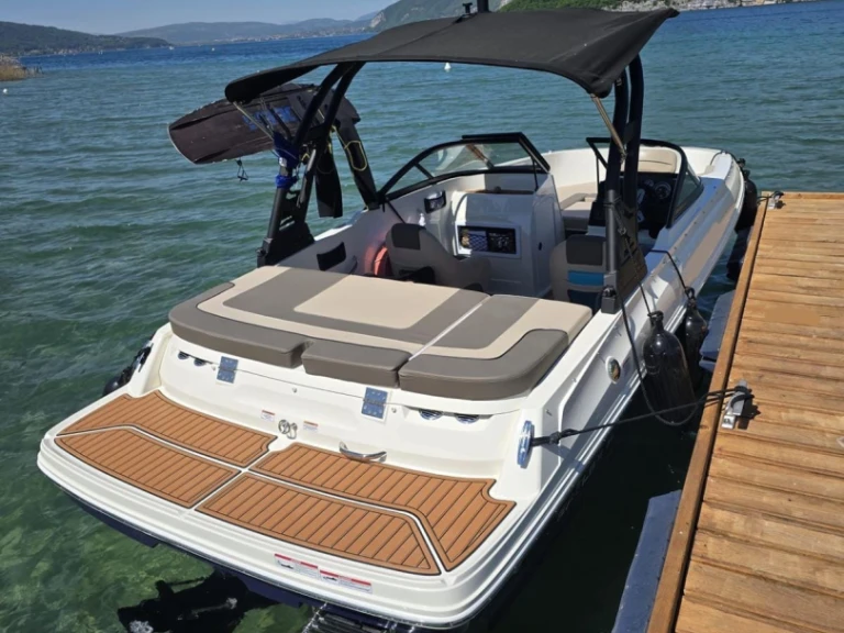 Motorboot mit oder ohne Skipper Bayliner mieten in Annecy