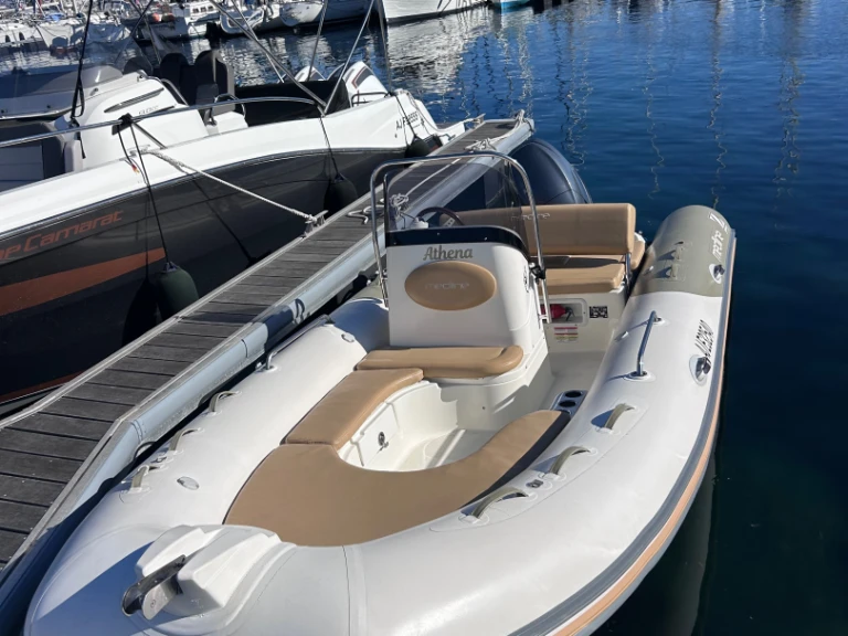 YachtCharter in Pietrosella - Zodiac Medline 550 auf SamBoat