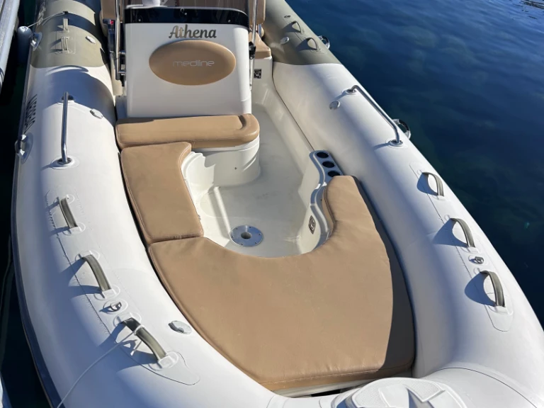 Ein Zodiac Medline 550 mieten in Pietrosella