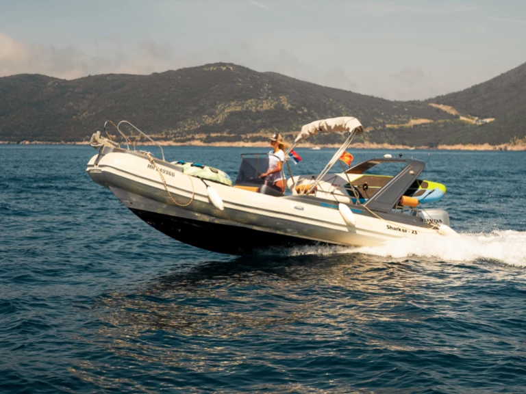 Vermietung Schlauchboot Shark mit Führerschein