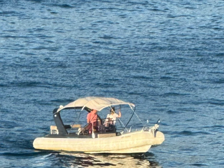 Schlauchboot mieten in Tivat zum besten Preis