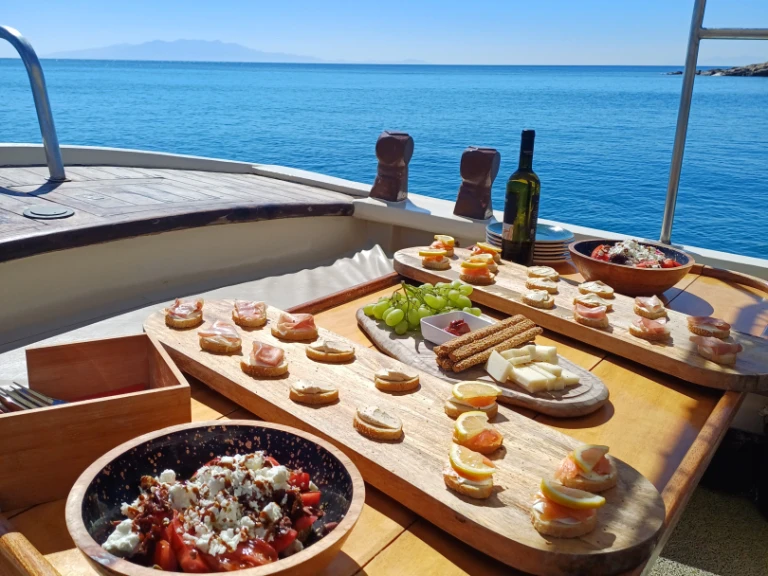 YachtCharter in Mykonos (City) - Traditional Wood Wood auf SamBoat