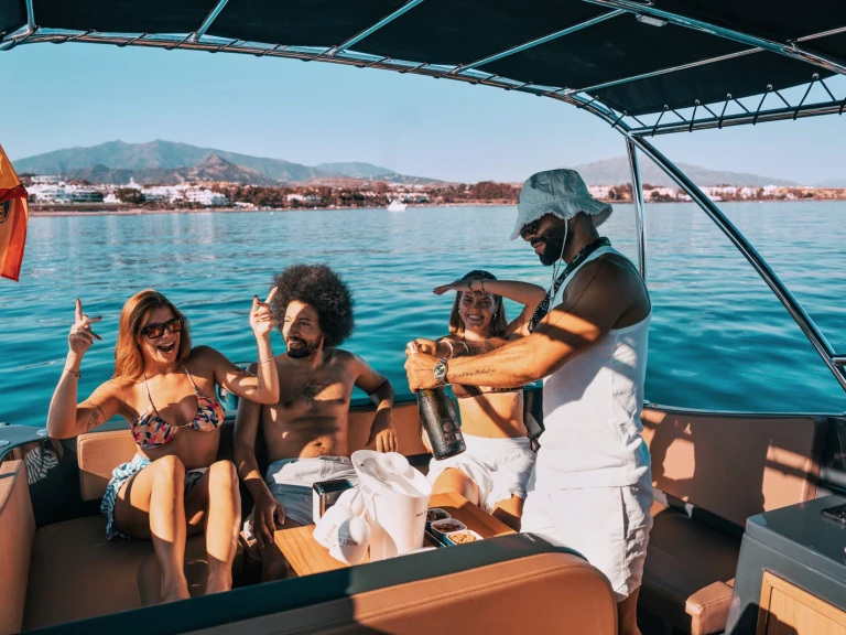 Ein Moonday 780 wa mieten in Estepona