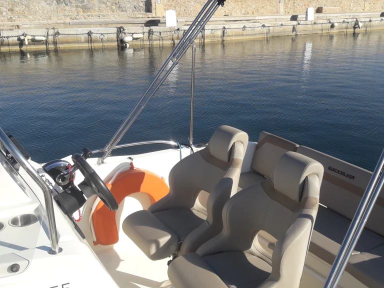 YachtCharter in Six-Fours-les-Plages - Quicksilver Quicksilver 555 Activ Open auf SamBoat