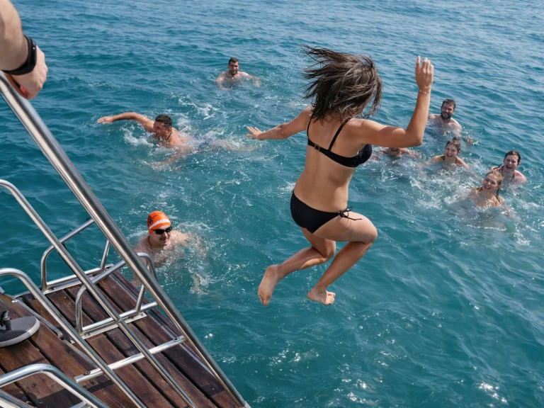 Katamaran mieten in Puerto Marina Benalmadena zum besten Preis